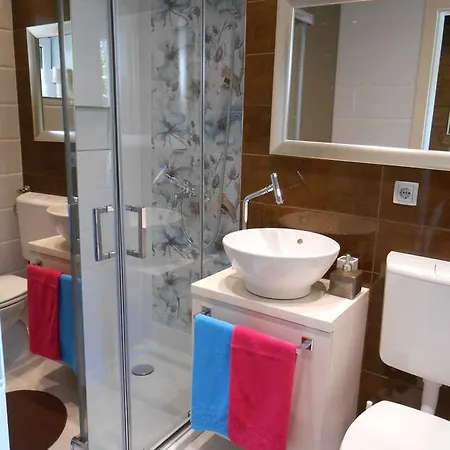 アパート Rustica & Moderna