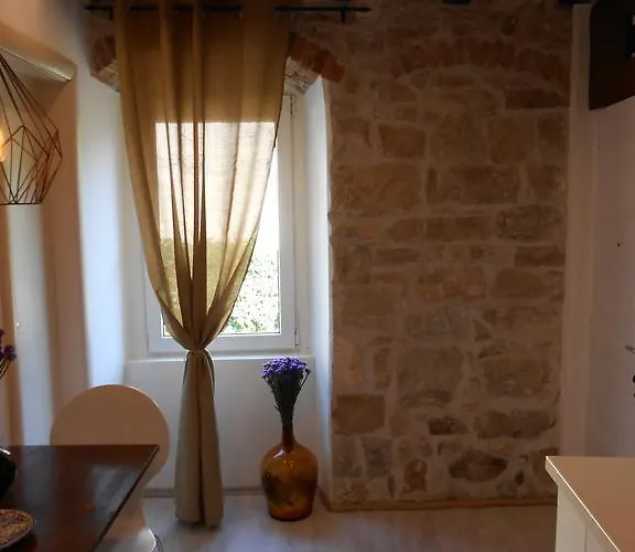 Studio Rustica & Moderna Apartment