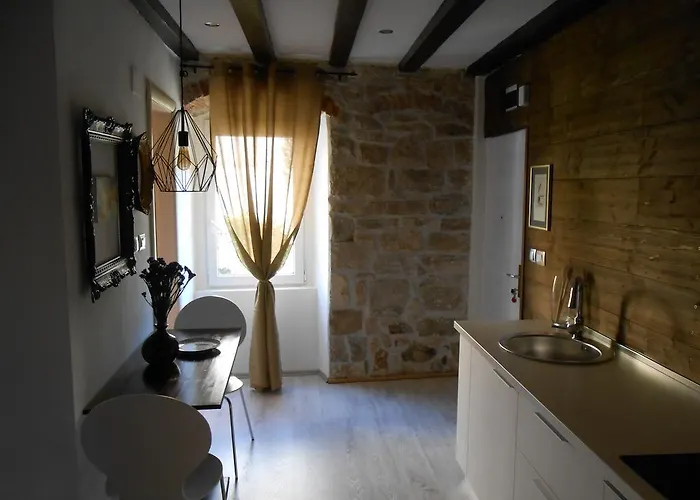 Studio Rustica & Moderna Apartment *